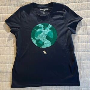 Abercrombie Kids flip sequin tee - earth to peace sign; size 7/8; navy, like new